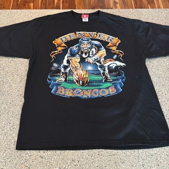 NFL Denver Broncos Graphic Tee - Picture 11 of 11